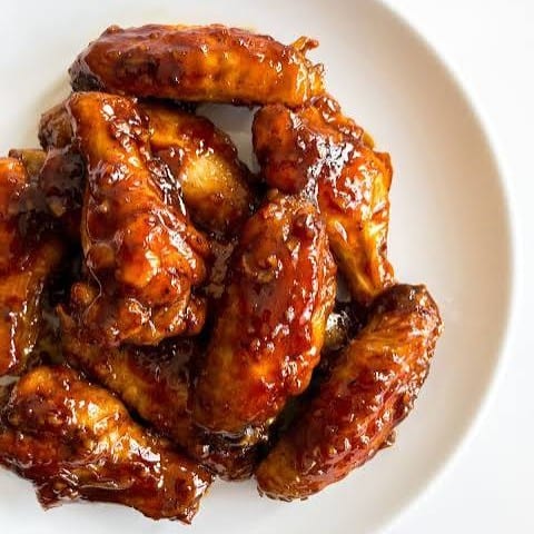 Chicken Wing with Garlic Sauce.